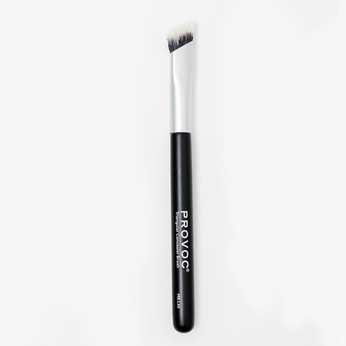 Кисть-мини скошенная для консилера Triangular Concealer Brush Mini MK130